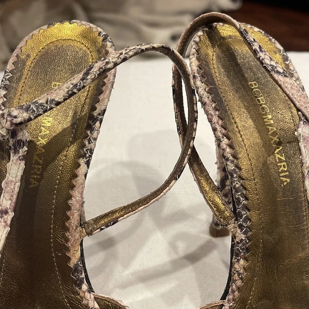BCBG max Azria slim back snake, print heels, size 7 1/2 pre-owned - Picture 2 of 5
